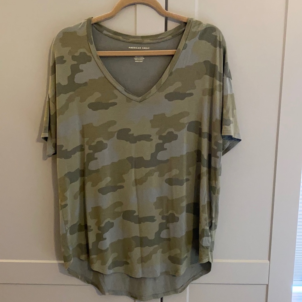 American Eagle Soft & Sexy Camo Vneck Tee EUC!